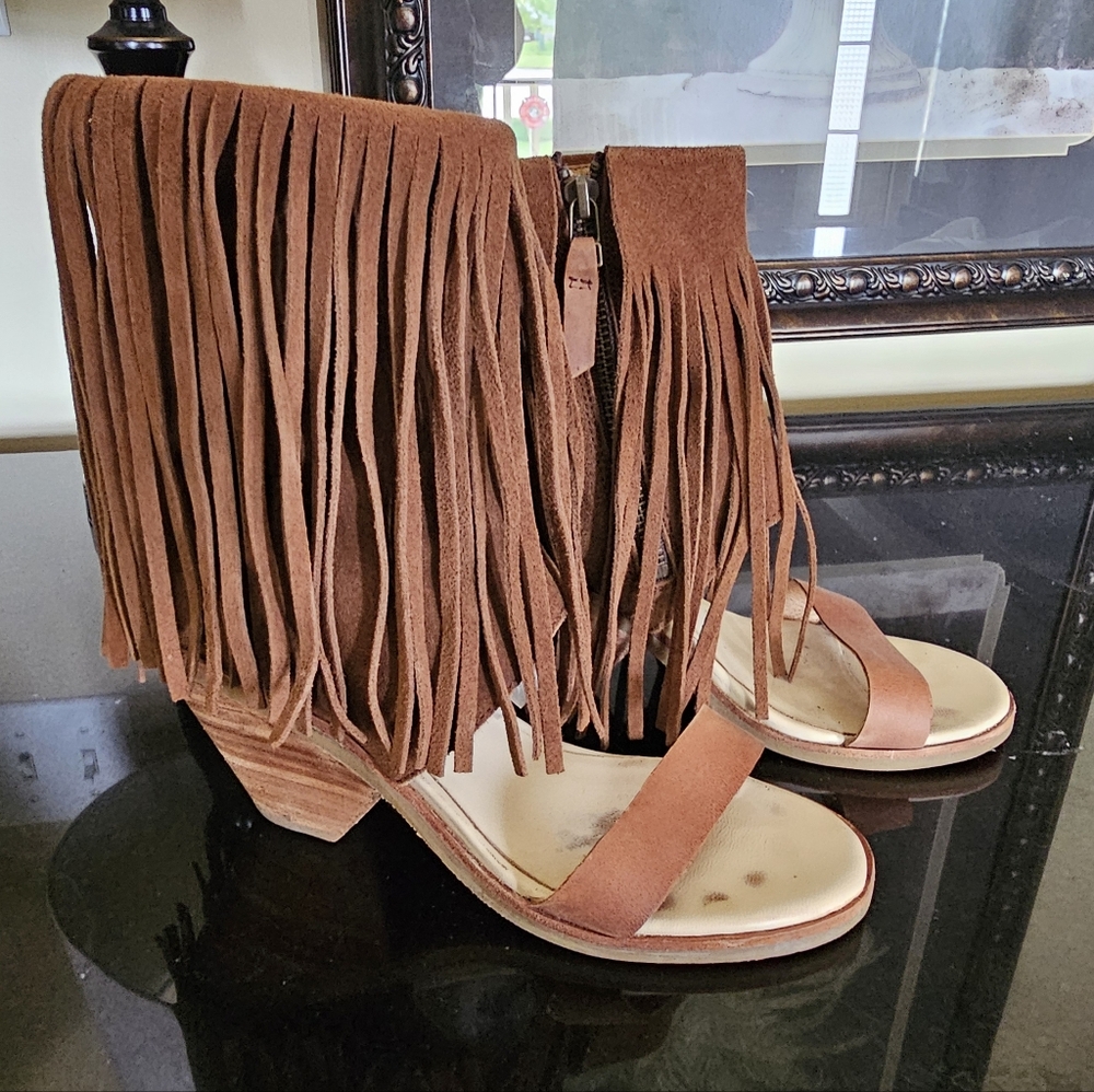 Koolaburra Santa Barbara 7.5 Suede Ugg fringe sandal